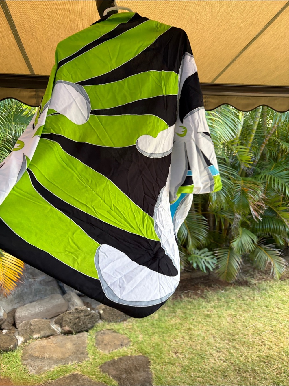 Beach cover up, shawl, gardenia tiare - Picture 3 of 3